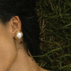 Elegant Gold and Pearl Earrings